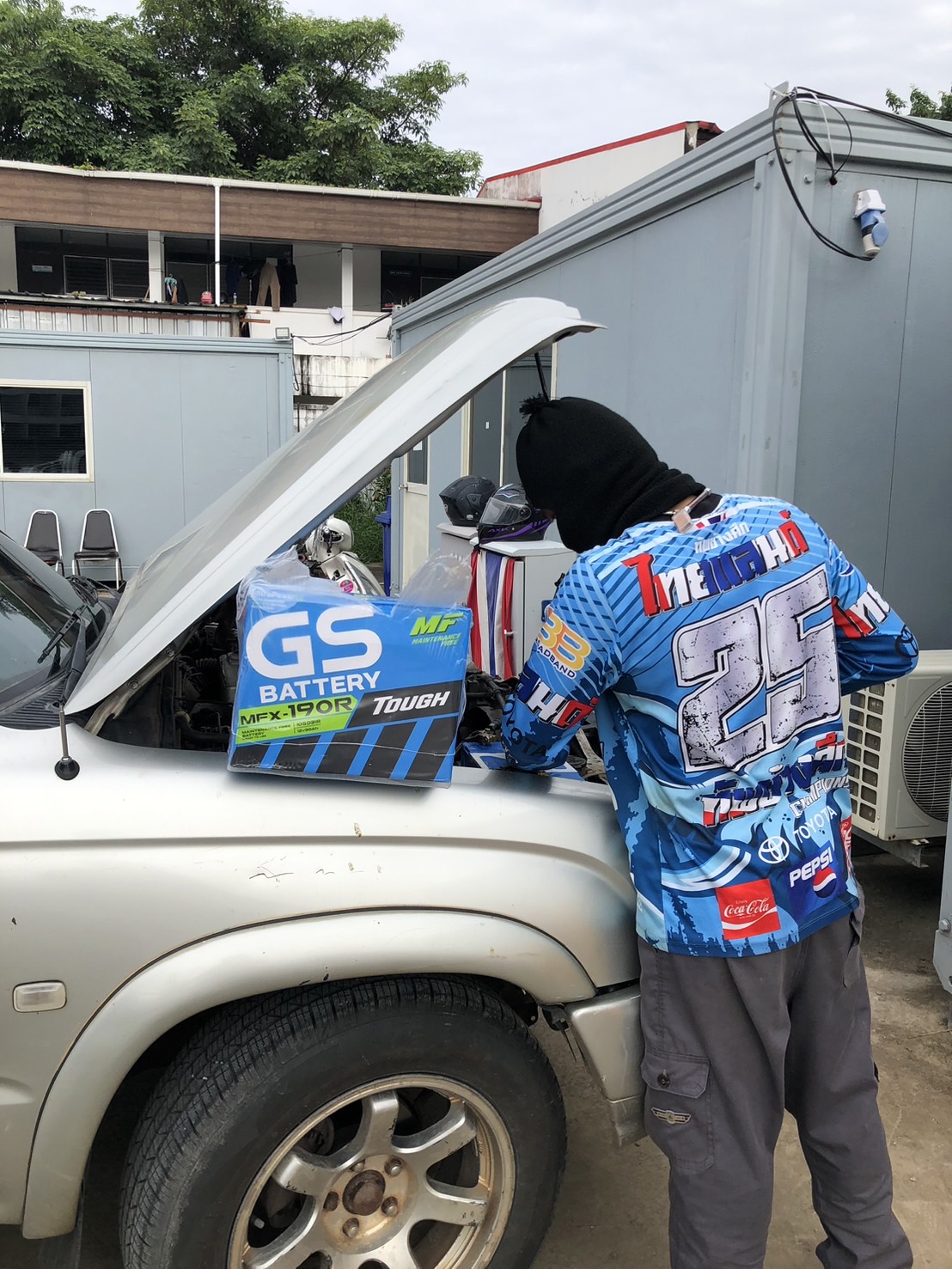 เปลี่ยนแบตรถยนต์ทุกยี่ห้อ